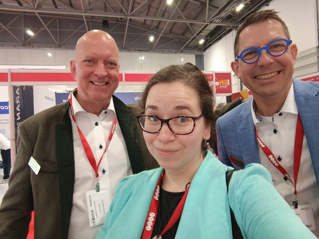 На фото с корреспондентом ГК LIFT-IMPORT — Рудольф Рамзайер (член правления, слева) и Штефан Рор (СЕО, справа), Cobianchi Liftteile AG (Швейцария)